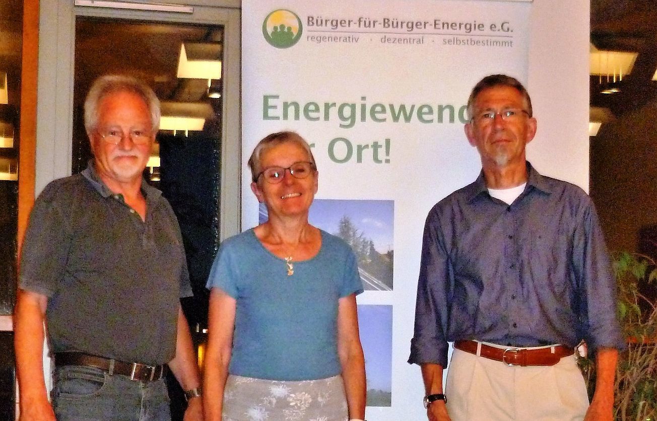 Der alte und neue Vorstand von links: Eugen Rittmeyer, Barbara Cunningham, Emmerich Huber