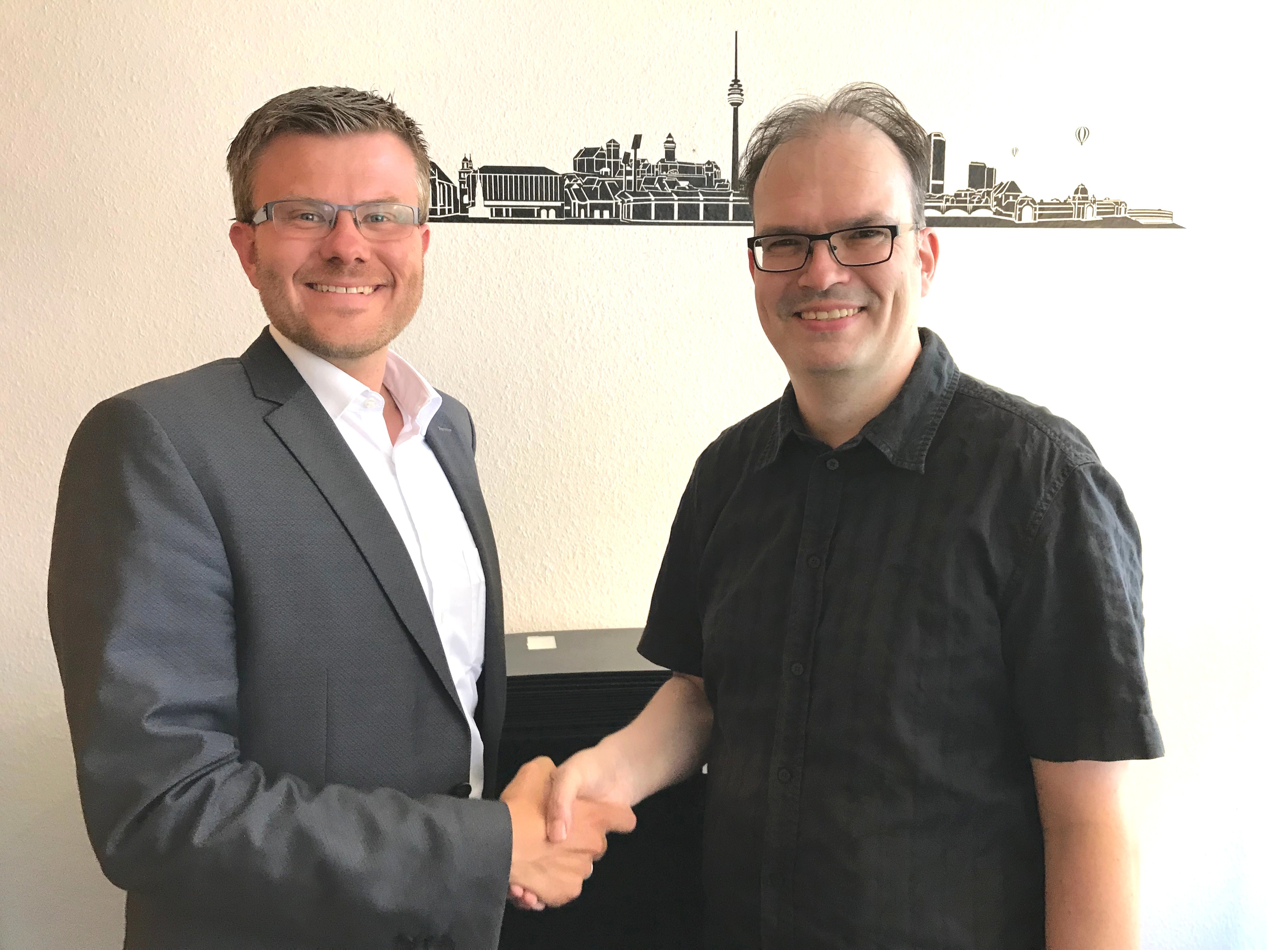 CSU-Fraktionschef Marcus König (l.) begrüßt Michael Bengl in der CSU.