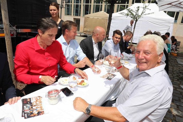 Staatsempfang für die Clubhelden. | Foto: Udo Dreier