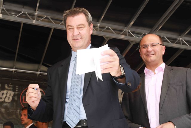 Staatsempfang für die Clubhelden. | Foto: Udo Dreier