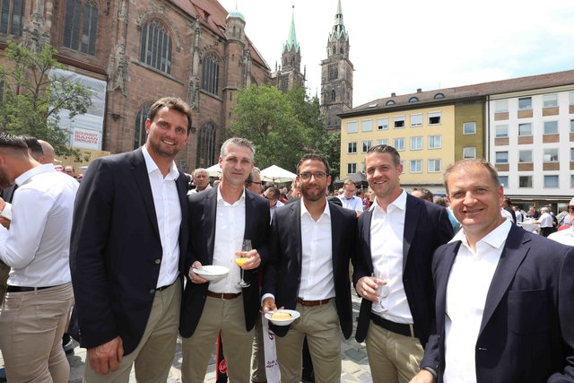 Staatsempfang für die Clubhelden. | Foto: Udo Dreier