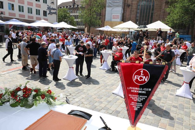 Staatsempfang für die Clubhelden. | Foto: Udo Dreier
