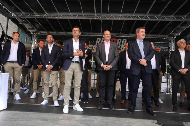 Staatsempfang für die Clubhelden. | Foto: Udo Dreier