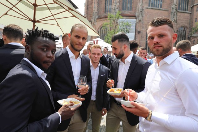 Staatsempfang für die Clubhelden. | Foto: Udo Dreier