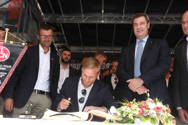 Staatsempfang für die Clubhelden. | Foto: Udo Dreier