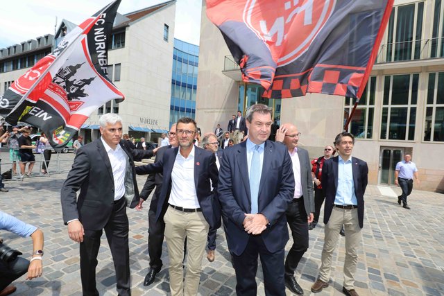 Staatsempfang für die Clubhelden. | Foto: Udo Dreier