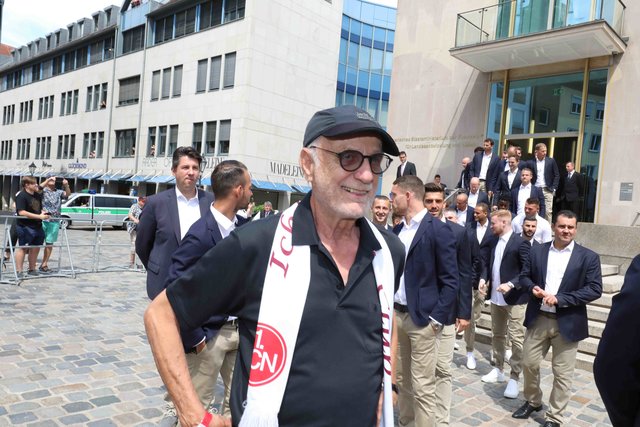 Staatsempfang für die Clubhelden. | Foto: Udo Dreier
