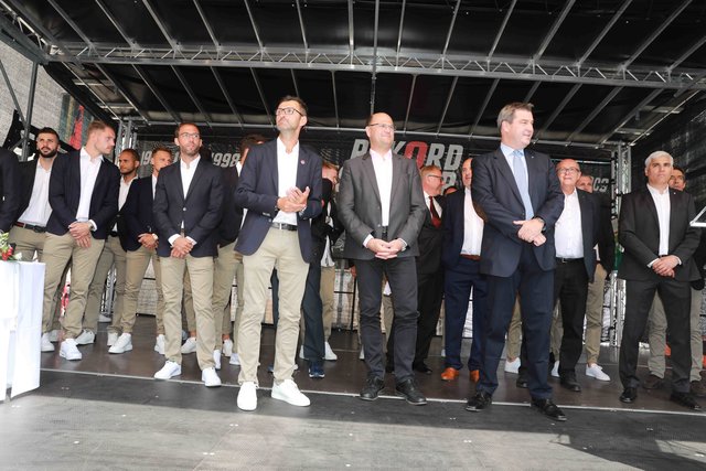 Staatsempfang für die Clubhelden. | Foto: Udo Dreier