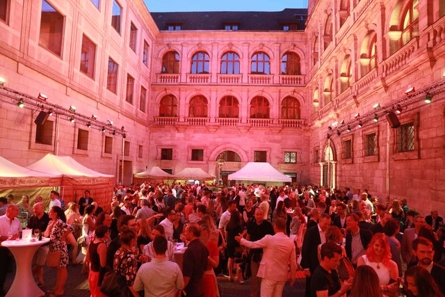 Prächtige Kulisse: im Innenhof des Wolffschen Baues feiern die Radio- und Fernsehmacher bis tief in die Nacht. | Foto: © Udo Dreier
