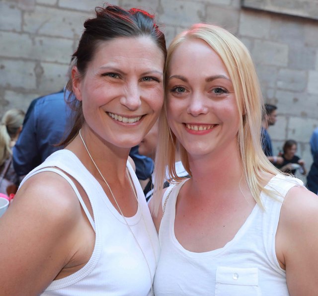 Franken-Fernsehen-Moderatorin Julia Schendel (li.) und Redakteurin Franziska Drexler. | Foto: © Udo Dreier