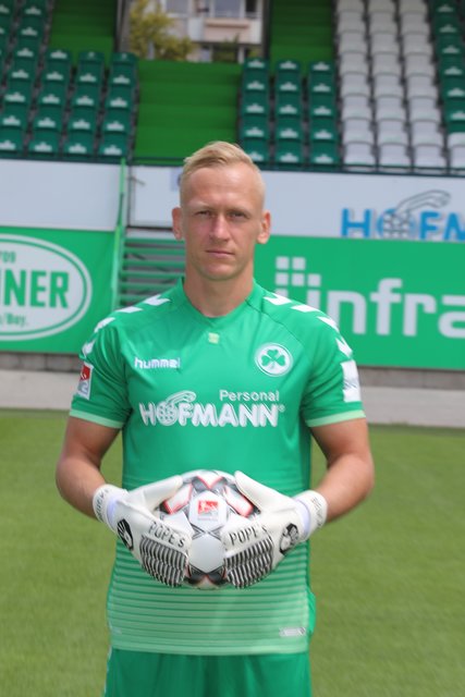 Torwart Sascha Burchert #30 | Foto: © Udo Dreier
