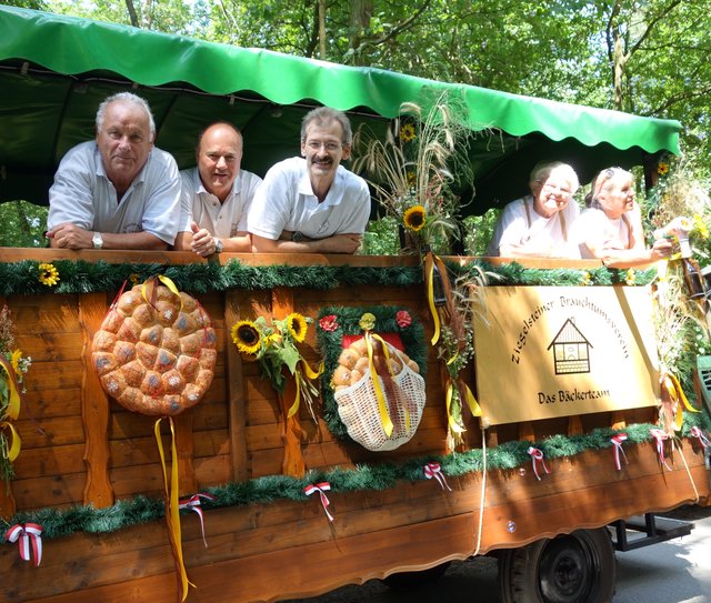 Beim Umzug: Weil die Ziegelsteiner ihren eigenen Backofen haben, spielt das Backwesen eine große Rolle. | Foto: © ZBV
