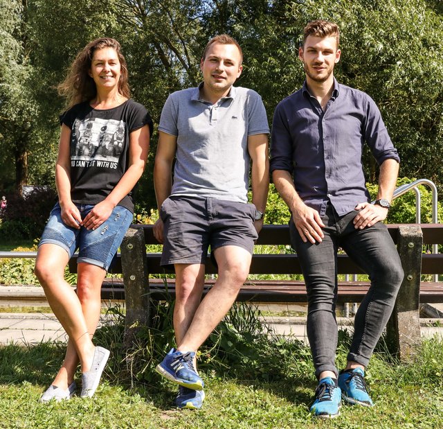 Beobachteten die Kinder bei der Suche (v.l.) Erzieherin Nadja Lochner und Peter Kiesskalt vom Kinderheim Seigelstein mit Karl Spannenberger, Hospitant bei der Quer Redaktion des BR. | Foto: Nicole Fuchsbauer