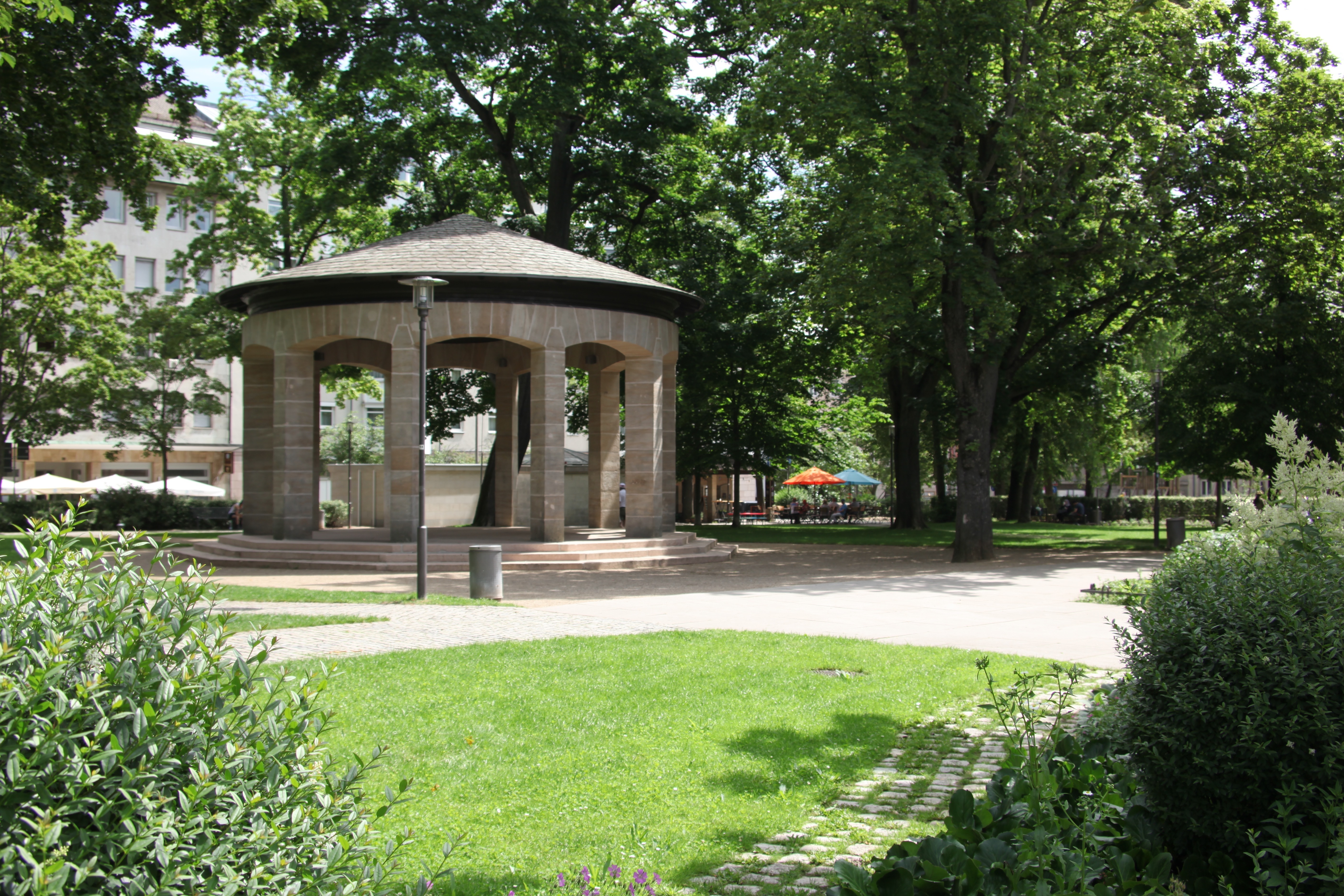 Der Musikpavillon in der Dr.-Konrad-Adenauer-Anlage ist nach der Renovierung ein echter „Hingucker“.