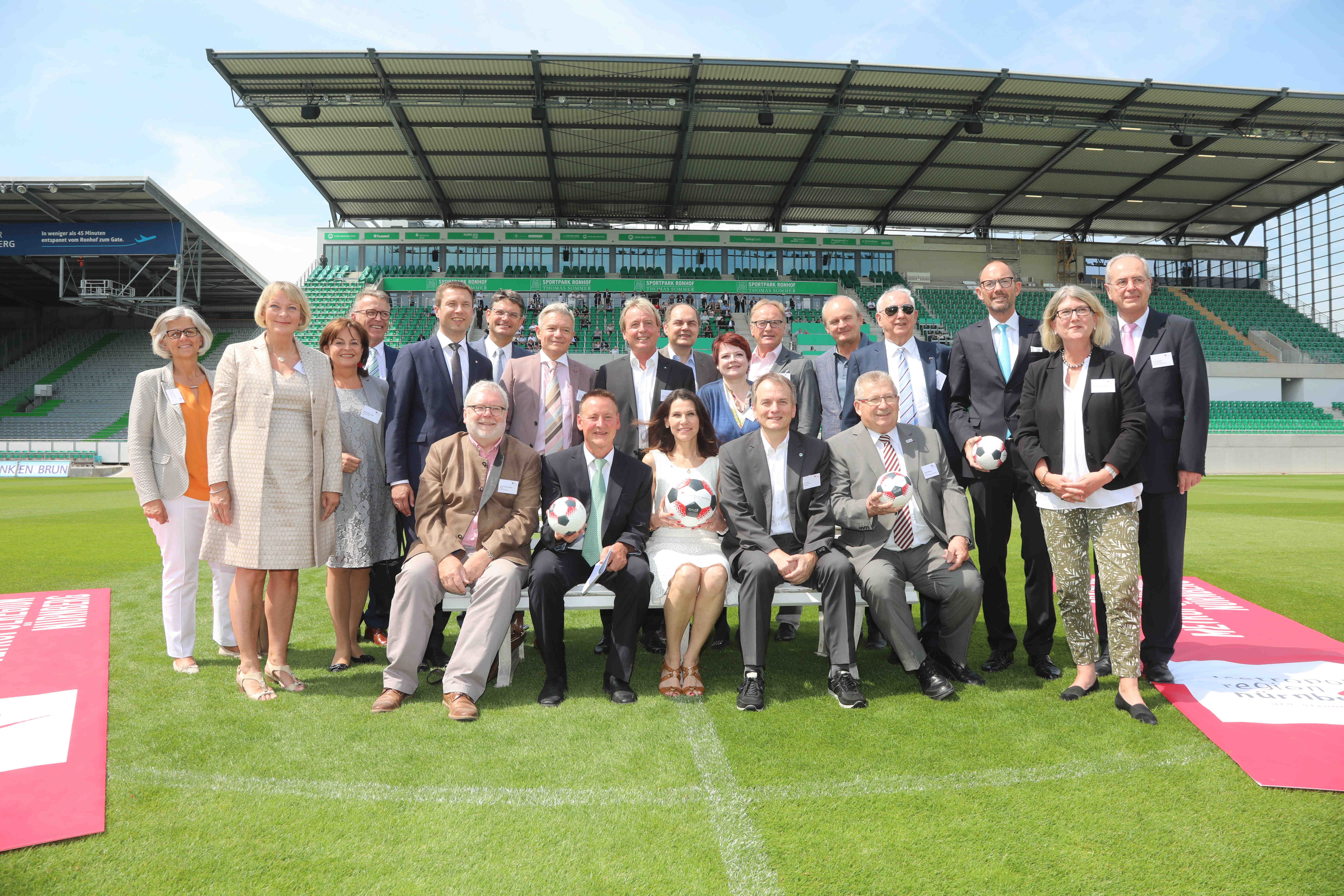 12. Wissenschaftstag mit Ministerin Marion Kiechle (vorne mitte) im Sportpark Ronhof Thomas Sommer.
