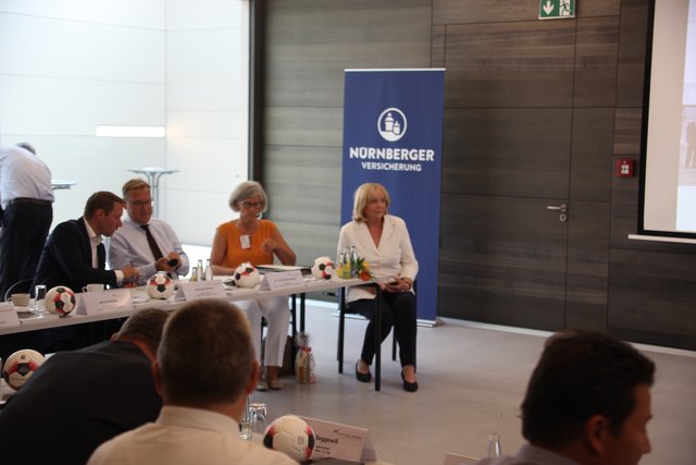 32. Ratssitzung und 9. Mitgliederversammlung im Ludwig-Erhard-Zentrum | Foto: Arthur Kreklau
