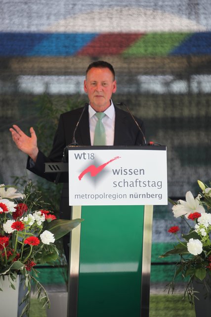 Fürths OB Dr. Thomas Jung eröffnete den 12. Wissenschaftstag. | Foto: Arthur Kreklau