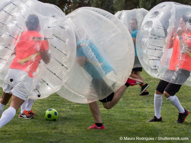 Beim Bubble-Soccer ist Spaß garantiert.