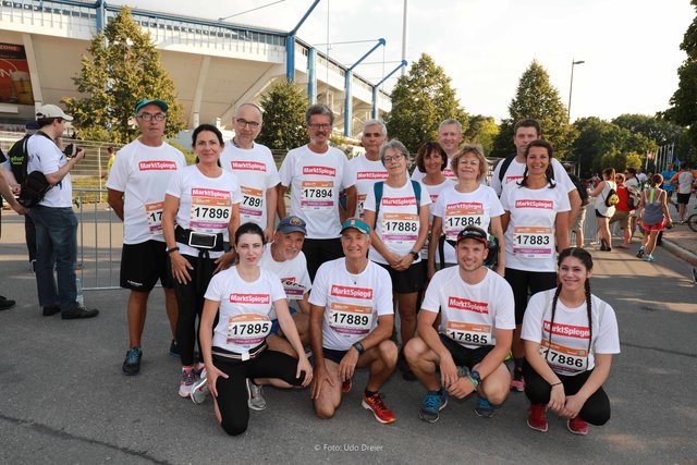 MarktSpiegel-Team beim B2Run 2018: Schnellste im Team war Jenny Reichenbacher (vordere Reihe, l.) mit einer super Zeit von 00:31:59:3. | Foto: Udo Dreier