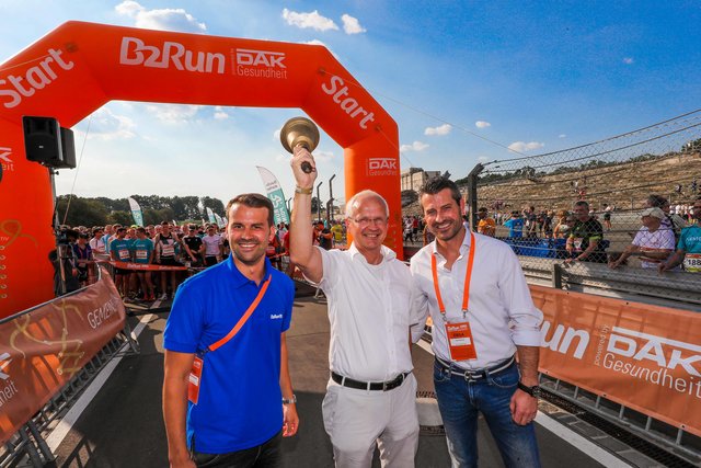Sebastian Schmidt, Standortleiter B2Run Nürnberg, Dr. Klemens Gsell, 3. Bürgermeister der Stadt Nürnberg mit Lars Gerling, Geschäftsführer der Infront B2Run GmbH. | Foto: B2Run Nürnberg