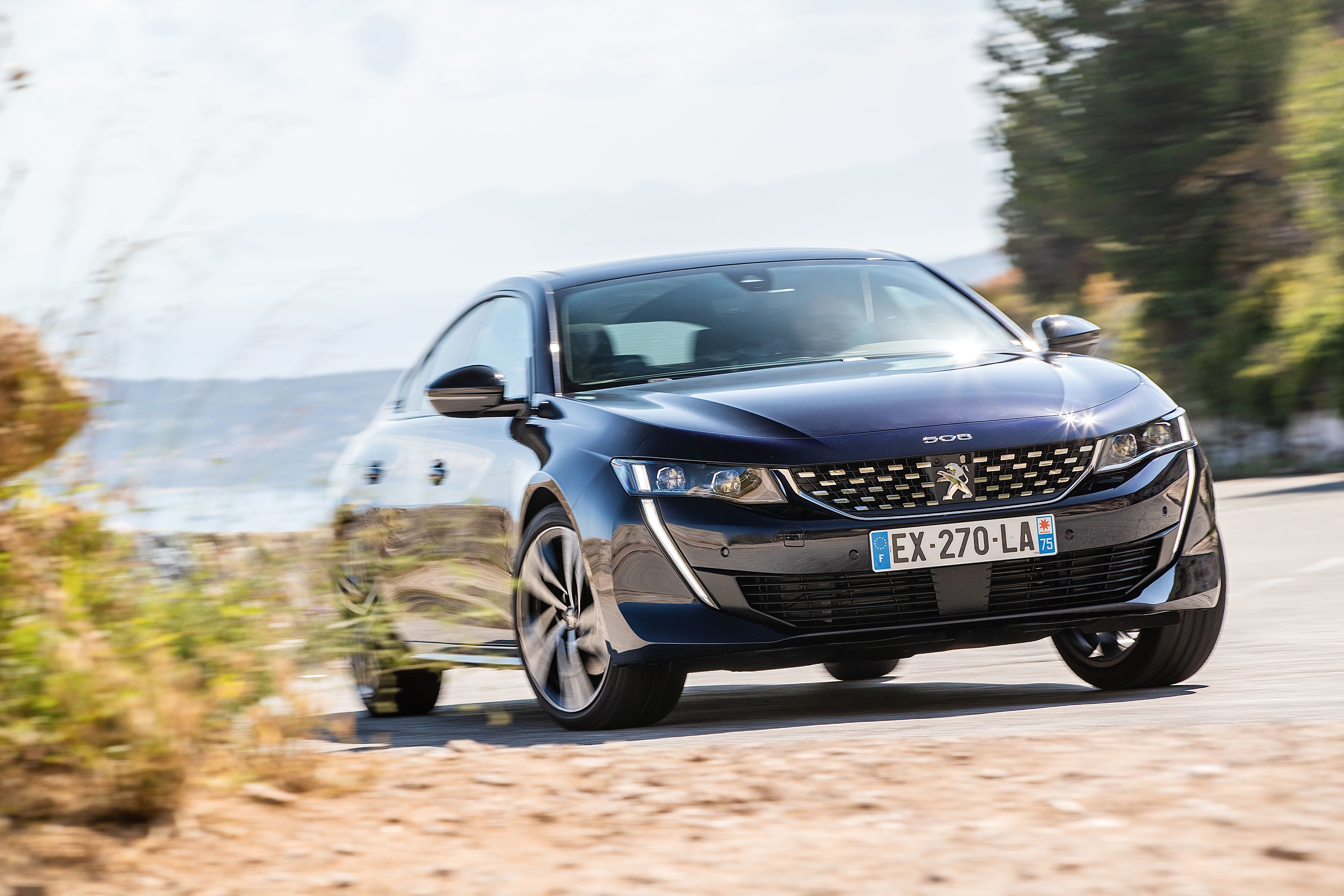 Die französischen Winzer sind stolz auf ihre „Appellation d’Origine contrôlé“ (AOC), mit der sie die Abstammung ihrer Weine hervorheben. Peugeot geht mit dem neuen 508 – von Oktober an auf dem Markt – einen ähnlichen Weg und stattet die Coupé-Limousine mit dem Etikett „Origine France Garantie“ aus. Foto: Auto-Medienportal.Net / Peugeot