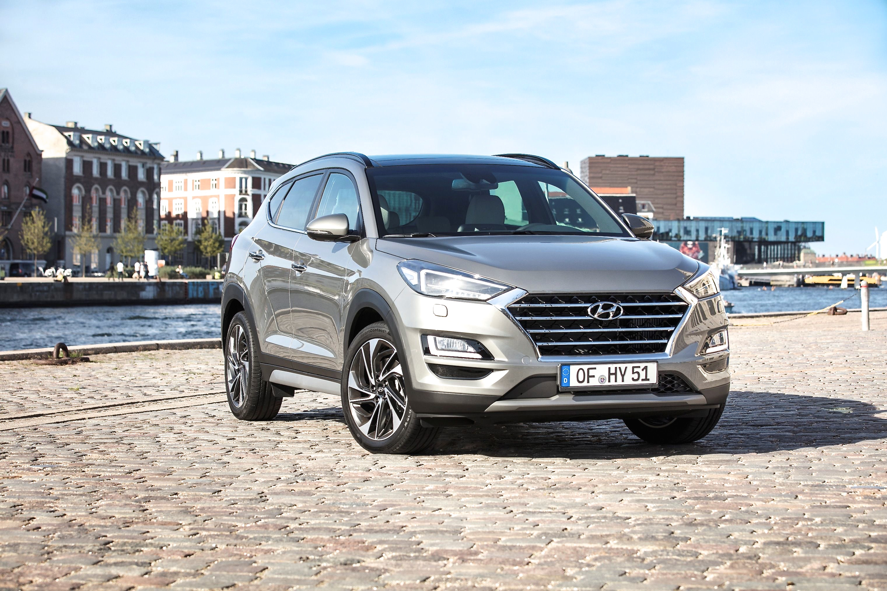 Sämtliche neuen Tucson-Varianten erfüllen bereits die Abgasnorm Euro 6d-Temp. Wie für alle anderen Pkw-Neuwagen der Marke gewährt Hyundai auch für seinen Bestseller bei den kompakten SUVs fünf Jahre Garantie ohne Kilometerbegrenzung, sofern der Wagen über einen deutschen Vertragspartner erworben wurde. Foto: Auto-Medienportal.Net/Hyundai