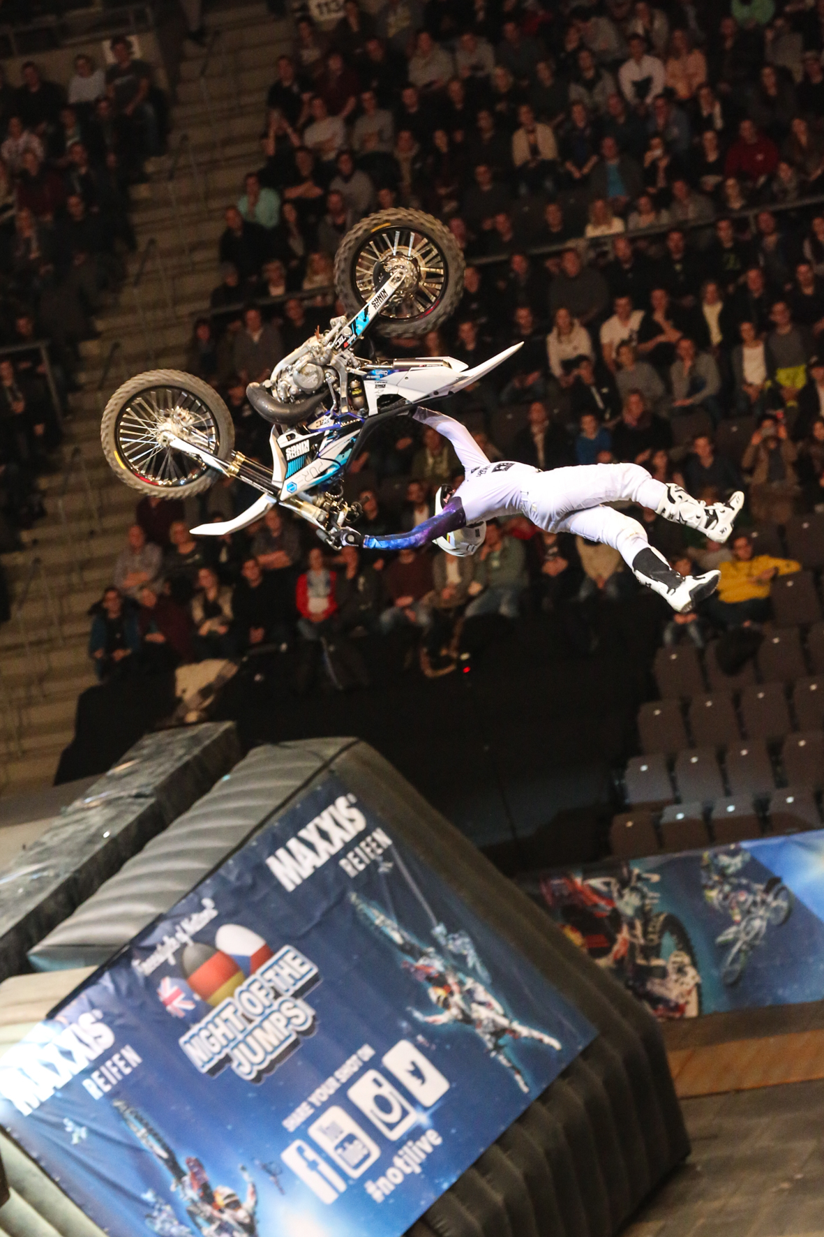 Atemlose Spannung ist garantiert, wenn im Freestyle Motocross drei Nationalteams gegeneinander antreten.