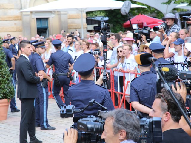 Hunderte Polizisten sind rund ums Festspielhaus im Einsatz. | Foto: © J. Friedrich/M. Admave & P. Maskow