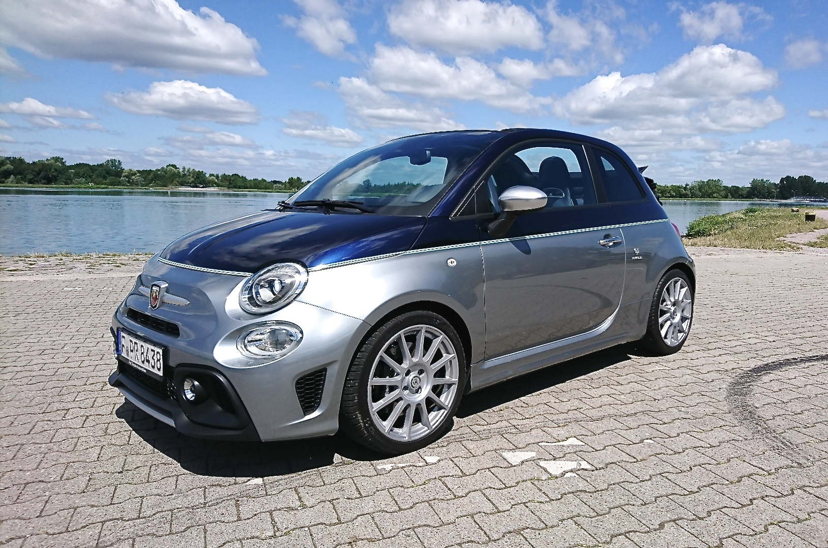 Exklusiver Auftritt: Der neue Abarth 695 Rivale steht den „Großen“ am Automarkt in nichts nach. Foto: Auto-Medienportal.Net/Frank Wald