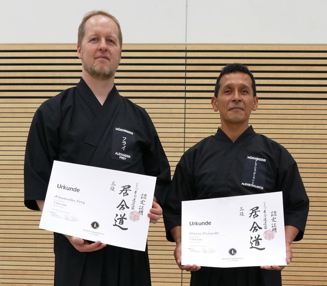 Alexander Frey und Alexis Dulanto von ZANCHN Kampfkunst bestanden ihre Prüfung zum Sandan (3. Dan Iaido).