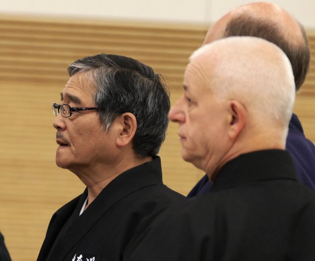 Iaido Sommerlehrgang 2018 mit Furuichi Sensei (li) und Wim van Mourik (re).