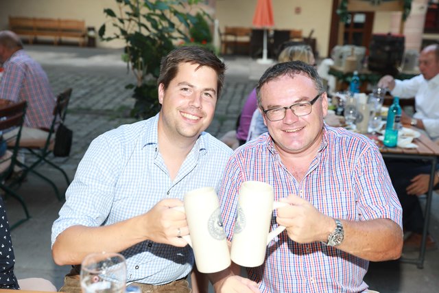 Nic Zitzelsberger (l.) von Tucher mit Bezirksrat Michael Maderer. | Foto: Udo Dreier