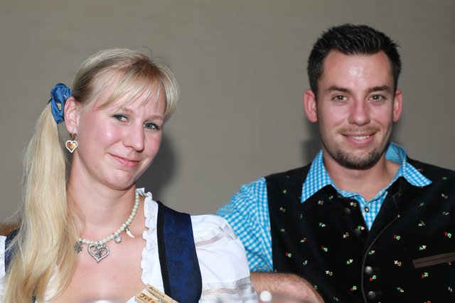 Ex-Volksfestkönigin Andrea und Begleitung. | Foto: Udo Dreier