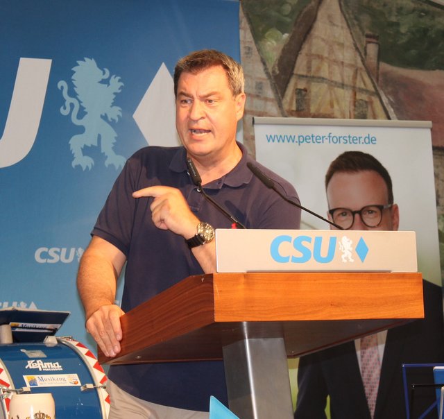 Markus Söder auf dem Rednerpult sprach wichtige Themen der Bayernpolitik an. | Foto: © Victor Schlampp