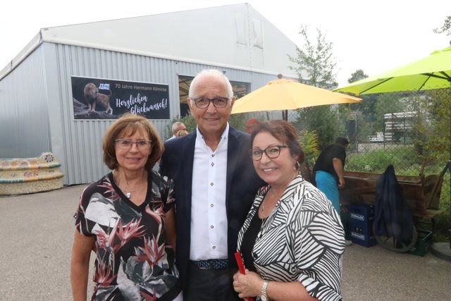 Peter Häusler, Aufsichtsratsvorsitzender Block Foods AG, mit  Antje Könicke, Ehefrau von Heiko Könicke, und Uschi Könicke. | Foto: John R. Braun