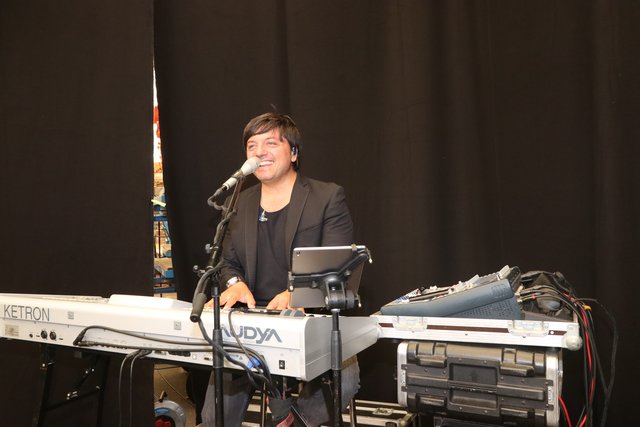 Pino Barone unterhielt die Gäste mit italienischer Live Musik. | Foto: John R. Braun