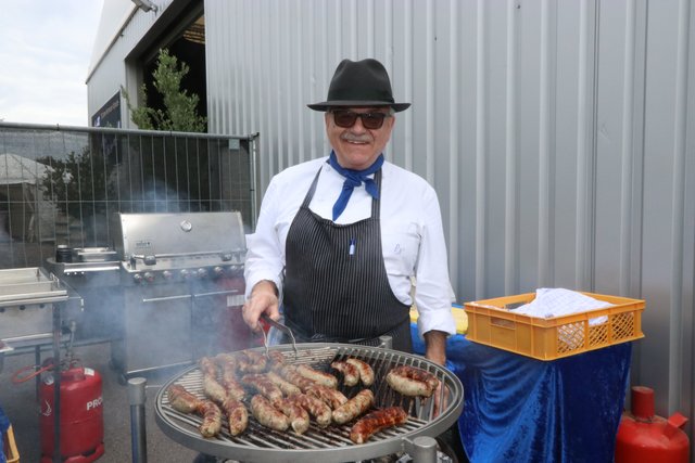 Peter Noventa, Tiergartenrestaurant Waldschänke, verwöhnte die Gäste mit mediterranen Vorspeisen und leckern Bio-Fleisch-Grillspezialitäten. | Foto: John R. Braun