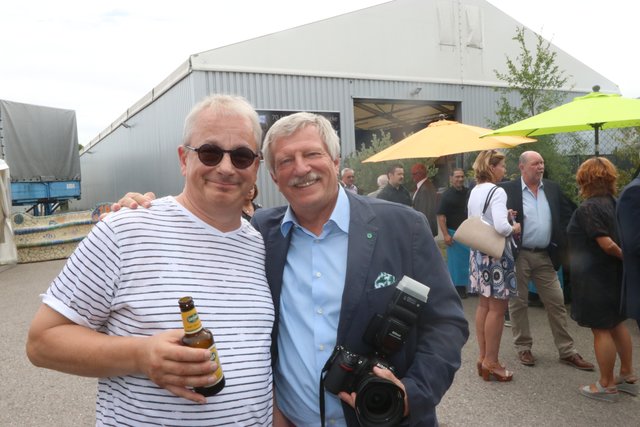 Paul Schneeberger (r.), Leiter Unternehmenskommunikation AFAG, mit Wolfgang Reyscher, Sänger und Jodelassistent von Susie Südstadt (gibt Jodelkurse!). | Foto: John R. Braun