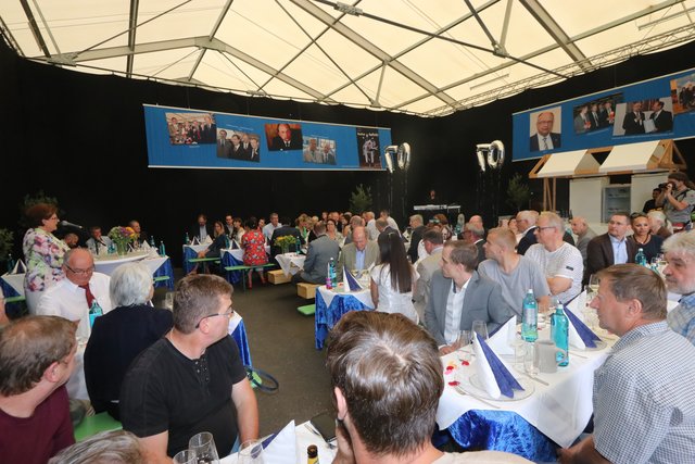 Barbara Stamm hielt eine persönliche Laudatio auf den Jubilar, sie kennt die Familie Könicke seit 1972, damals gründeten diese die Mainfranken-Messe in Würzburg. | Foto: John R. Braun