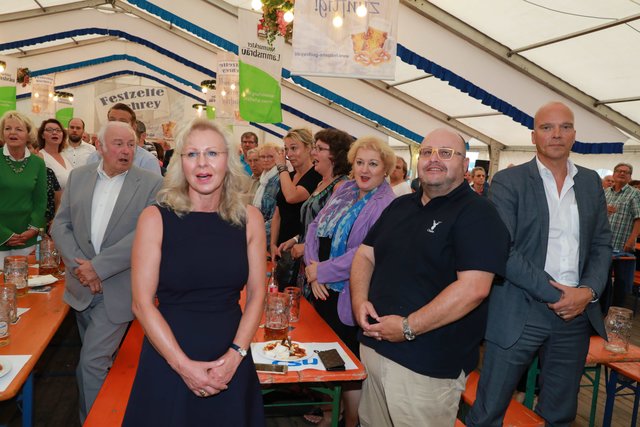 Volles Festzelt in Langwasser bei der Rede von Gesundheitsminister Jens Spahn. | Foto: Udo Dreier