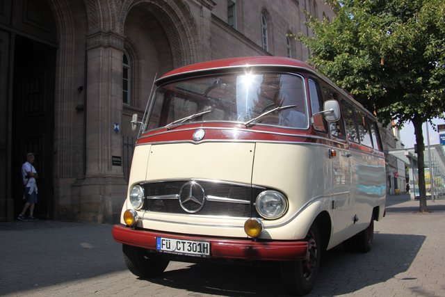Die Presse-Tour wurde im Jubiläumsjahr mit einem Mercedes Bus O 319 D aus den Sechzigern absolviert. | Foto: Arthur Kreklau