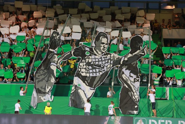 Choreographie zu Spielbeginn | Foto: Udo Dreier