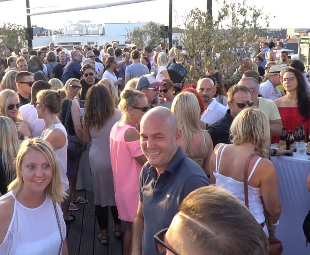 Volle Hütte auf dem Dach: die Fürther After-Work-Events sind ein Besuchermagnet.