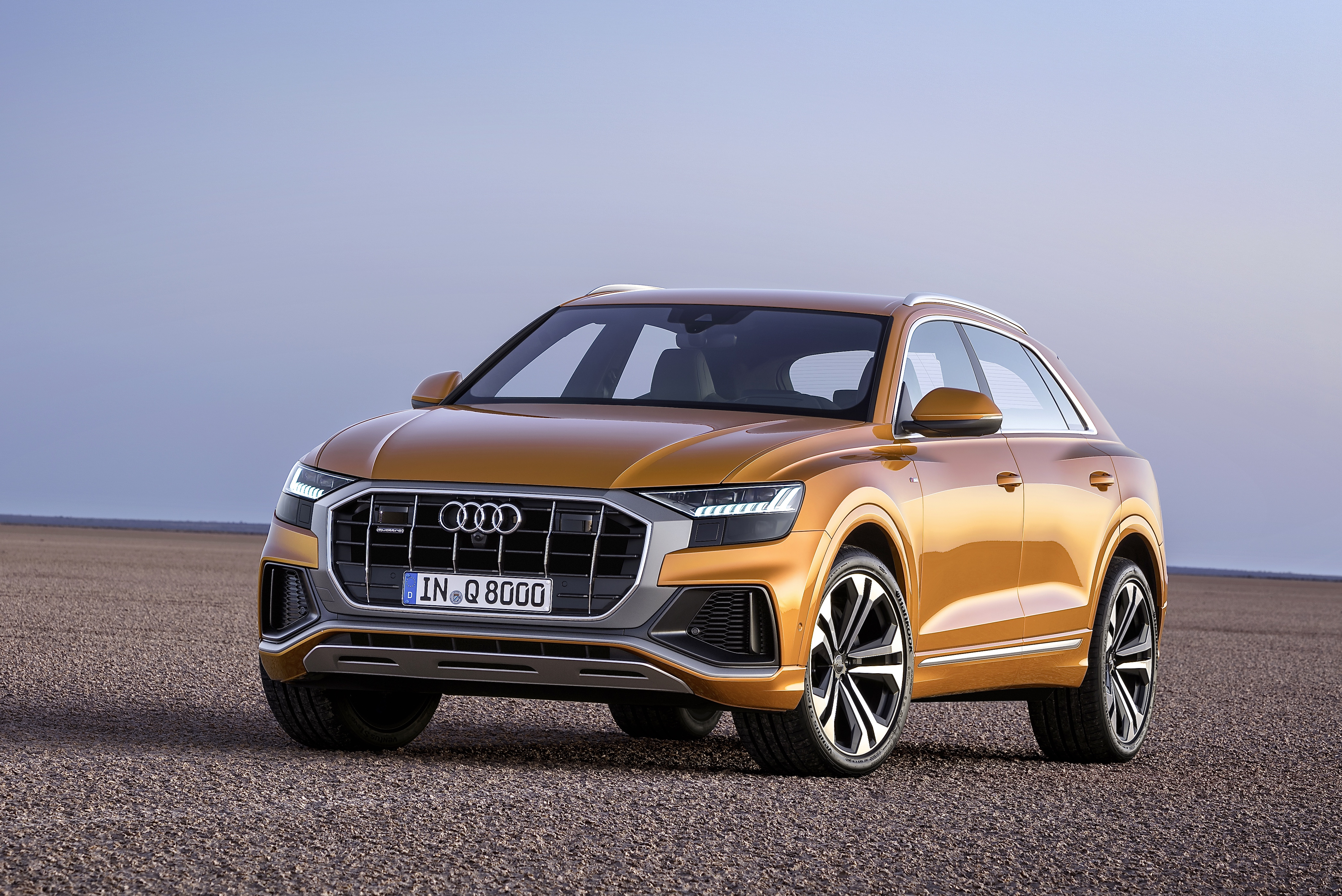 Pompös und sportlich: Der neue Audi Q8 verkörpert das große, luxuriöse und dynamisch wirkende Hoch-Coupé mit riesigem Innenraum und einer Ladekapazität, die jedem Kombi zu Ehre gereichen würde. Foto: Auto-Medienportal.Net/Audi
