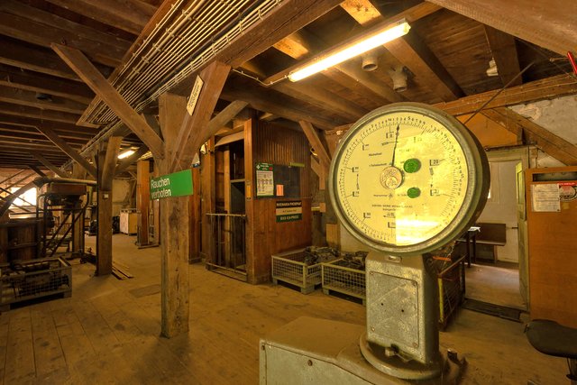 Die historische Anlage zur Getreidetrocknung, Reinigung und Sortierung wäre bis heute einsatzbereit. Georg Schatz, ehemalige Leiter der Baywa-Niederlassung in Behringersmühle, wird Technik und Arbeitsabläufe authentisch erklären.