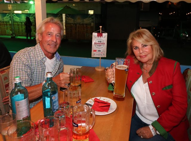 Apotheker Werner Kühnel mit Ehefrau Sissy Kleinke-Kühnel. | Foto: © JRBraun