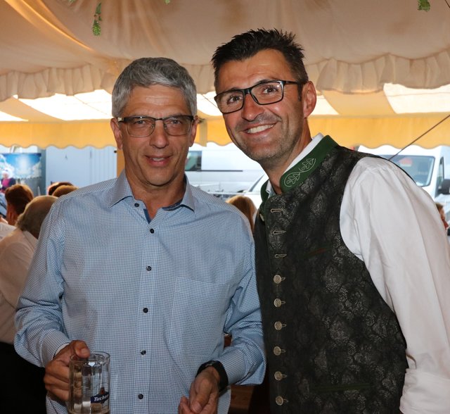 NÜRNBERGER-Chef Dr. Armin Zitzmann (l.) mit Club-Trainer Michael Köllner. | Foto: © JRBraun