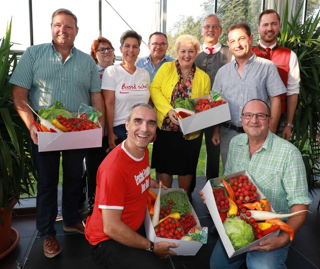 Promis und Sponsoren des Kalenders. | Foto: Udo Dreier