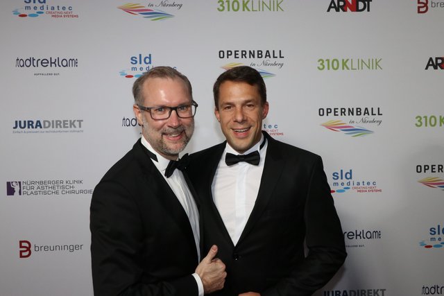 Unternehmer Sebastian Kamm mit Simon Röschke.