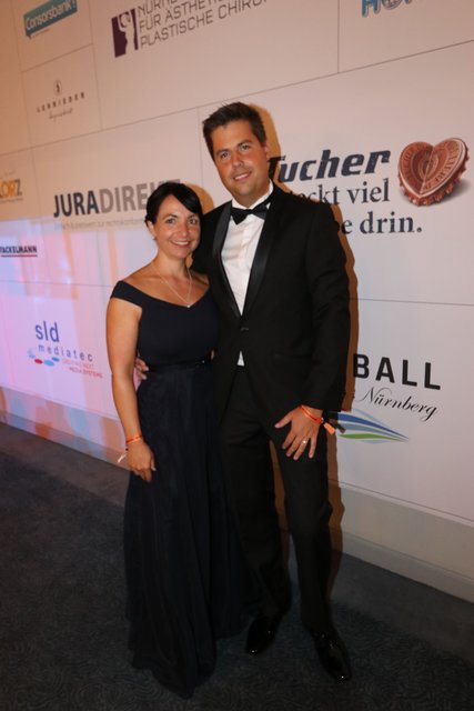 Nikolas Zitzelsberger, Tucher, mit Ehefrau Kathrin.